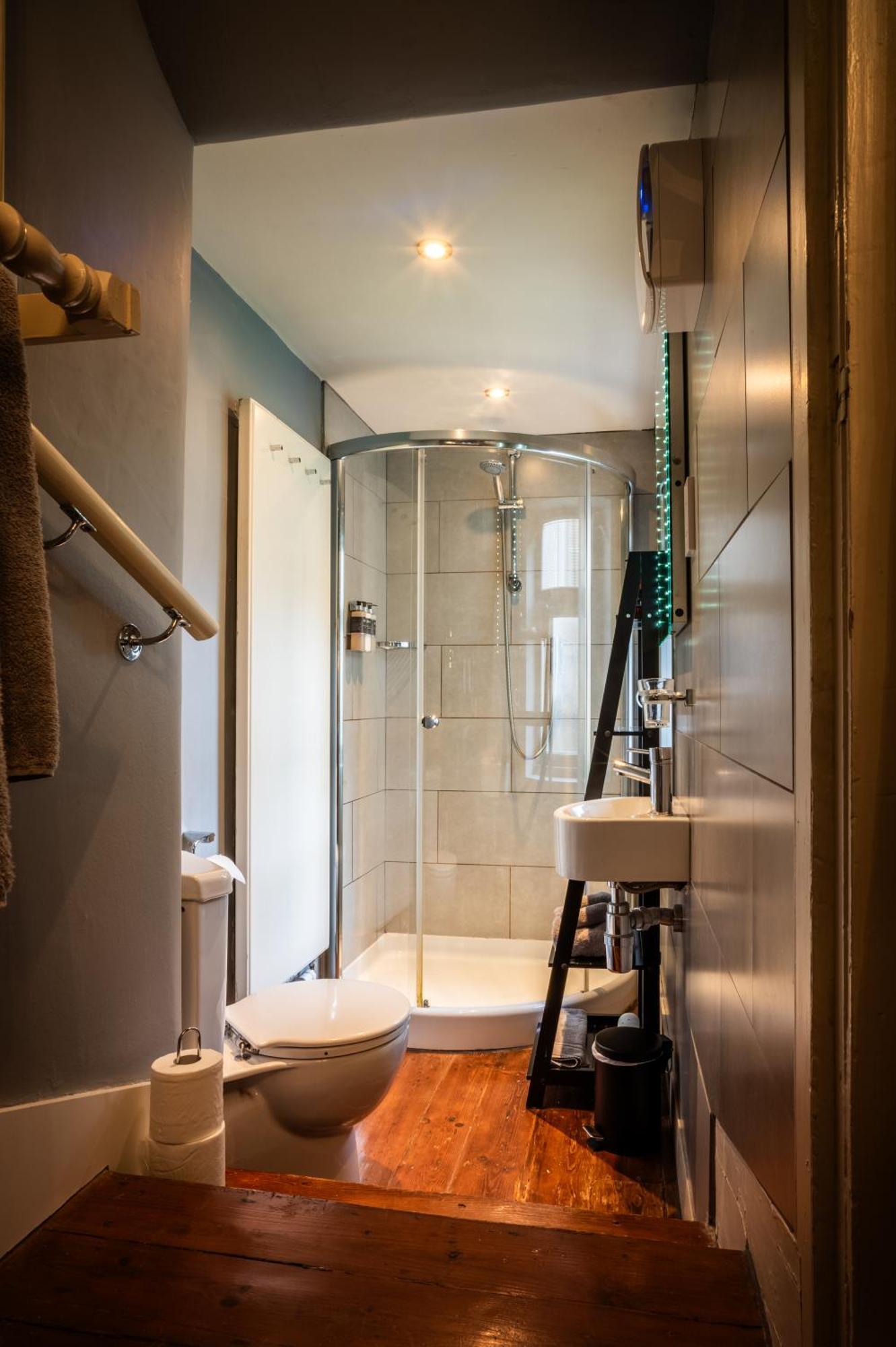 Six Brunton Place Guest House เอดินบะระ ภายนอก รูปภาพ