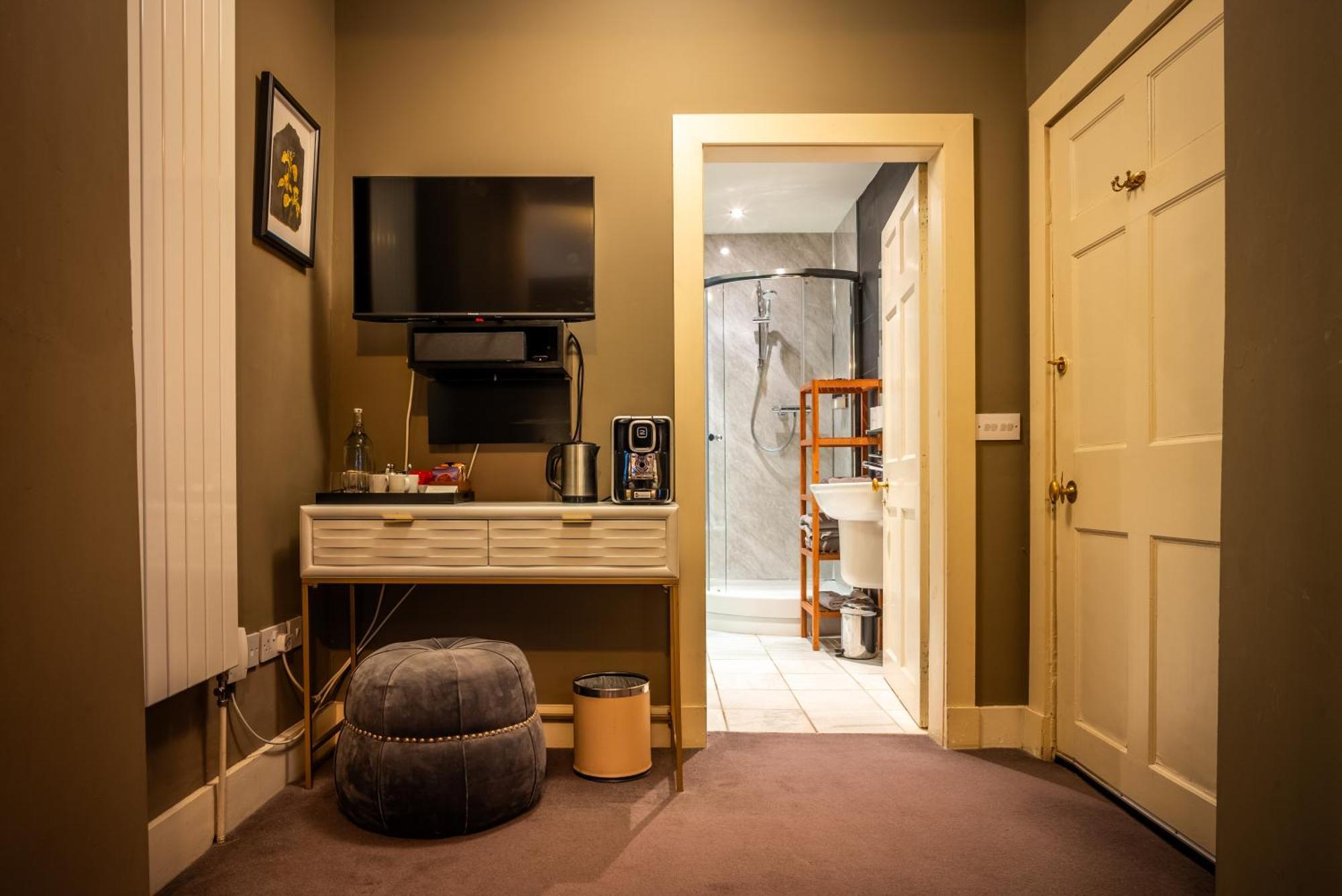 Six Brunton Place Guest House เอดินบะระ ภายนอก รูปภาพ