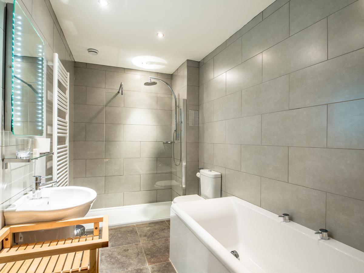 Six Brunton Place Guest House เอดินบะระ ภายนอก รูปภาพ