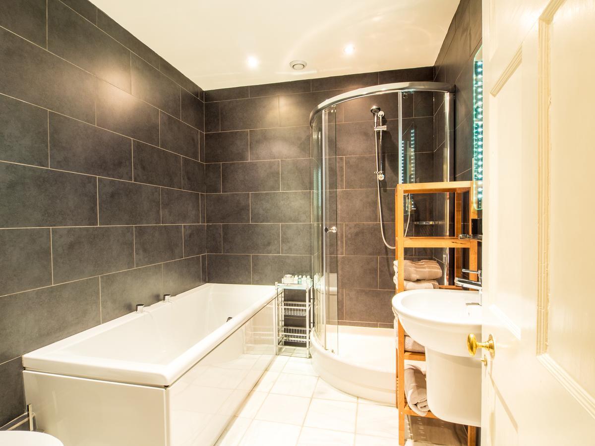Six Brunton Place Guest House เอดินบะระ ภายนอก รูปภาพ