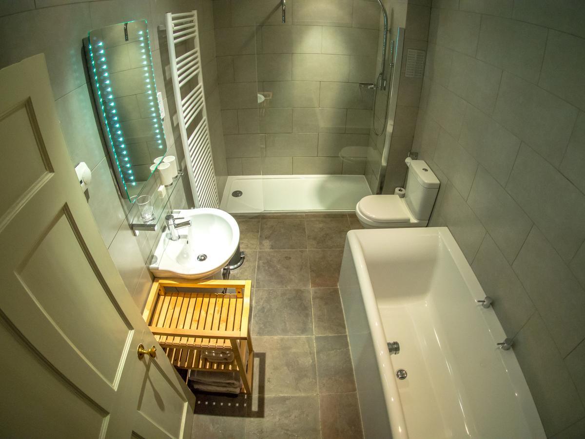 Six Brunton Place Guest House เอดินบะระ ภายนอก รูปภาพ